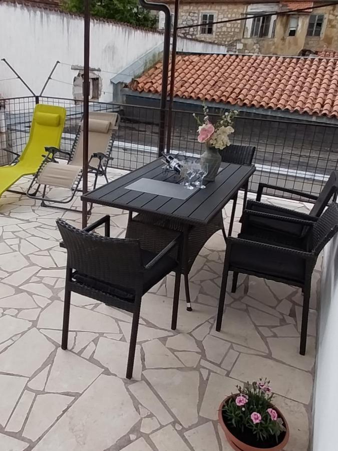 Kuca Za Odmor Varos Villa Vrlika Ngoại thất bức ảnh
